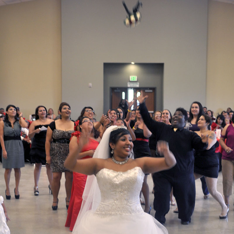 wedding bride bouquet toss