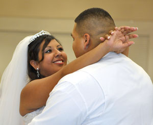 wedding couple first dance in San Antonio